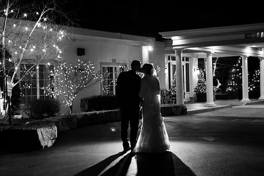 Kloc's Grove Winter Wedding Kiss