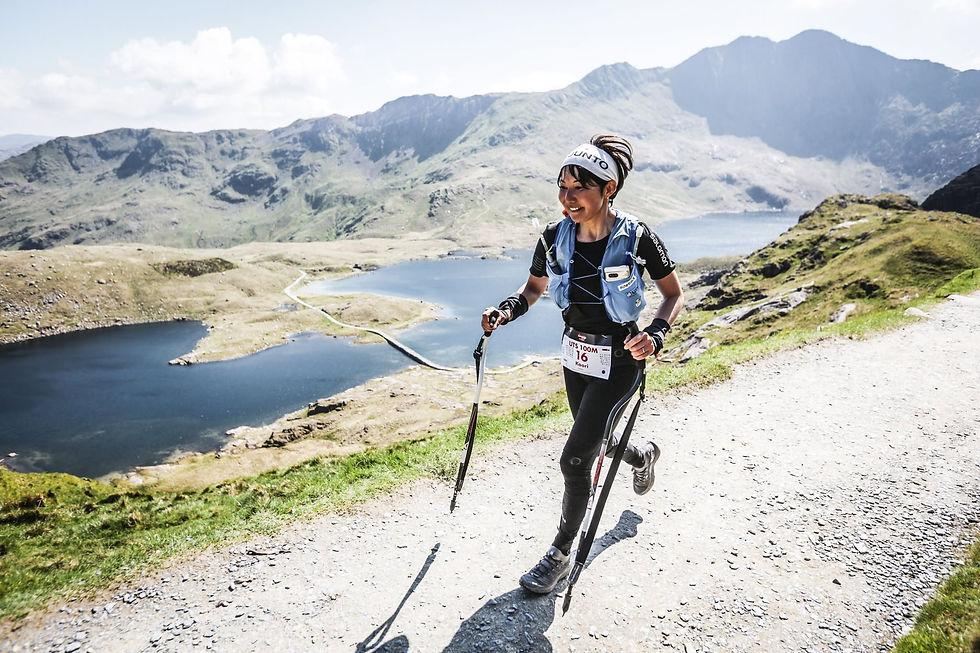 険しい山道を駆け抜ける丹羽選手
