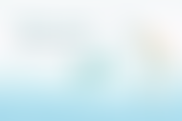 Ilustración minimalista “Mala postura” con una persona encorvada de perfil, la espalda alta marcada con puntos de tensión en naranja y un dibujo de escritorio/computadora en un globo de pensamiento, en tonos turquesa y azul.