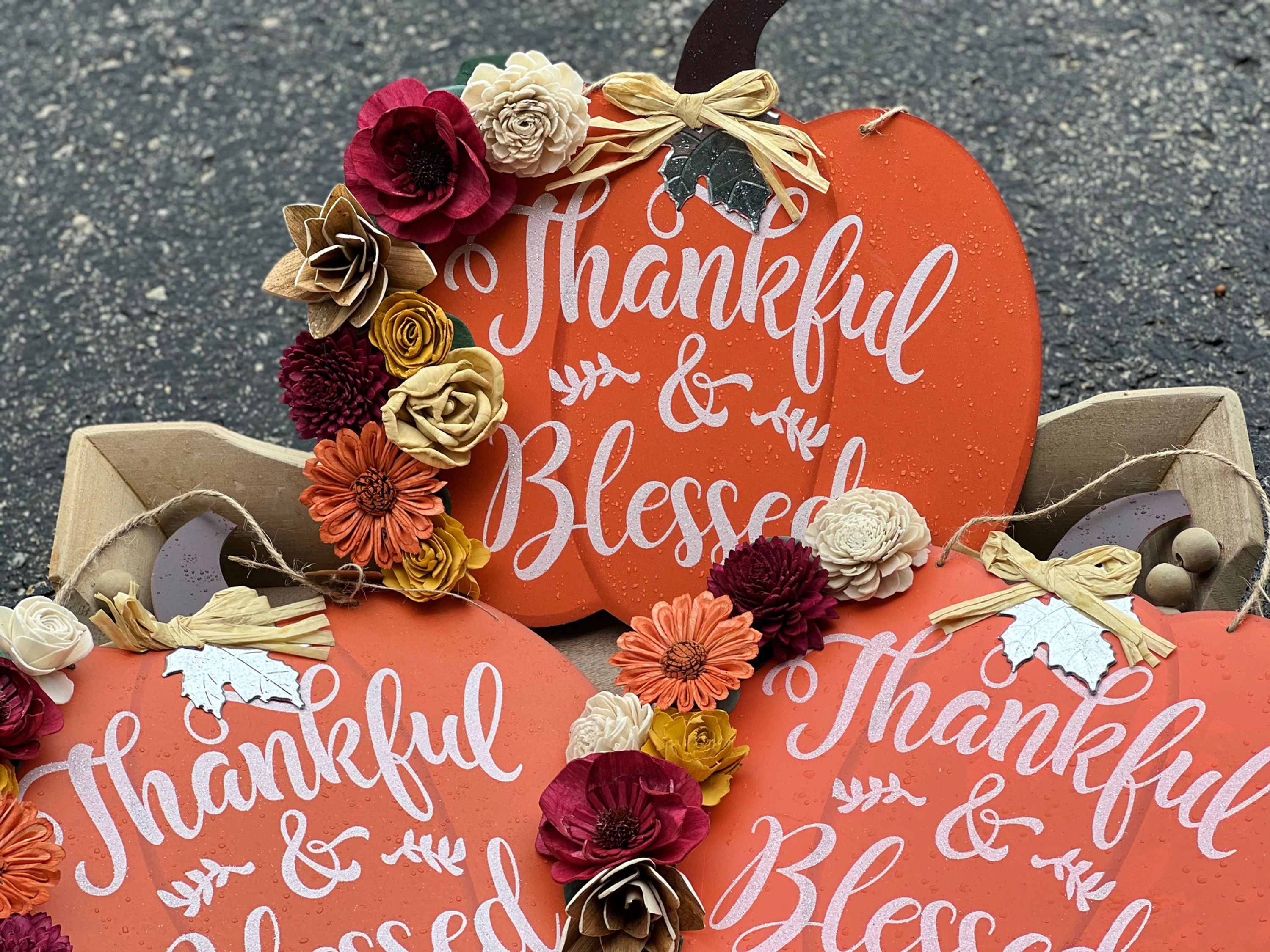 Grateful Harvest Pumpkin Sign
