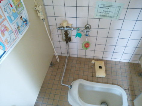汲み取り式の簡易水洗トイレ修理