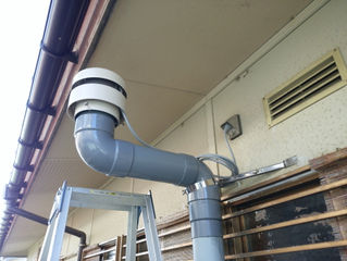 臭突ファン 交換修理