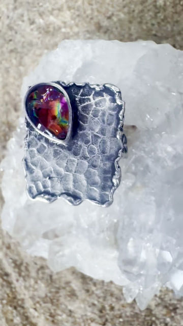 Thumbnail: Crimson Corner Ring