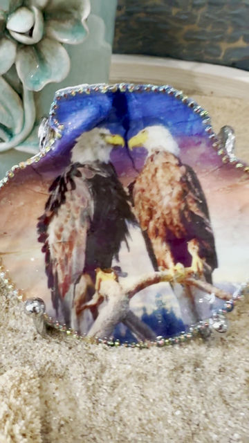 Thumbnail: Twin Eagles Scallop Shell Coin Dish