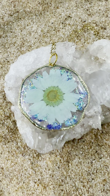 Thumbnail: Daisy Glow Necklace