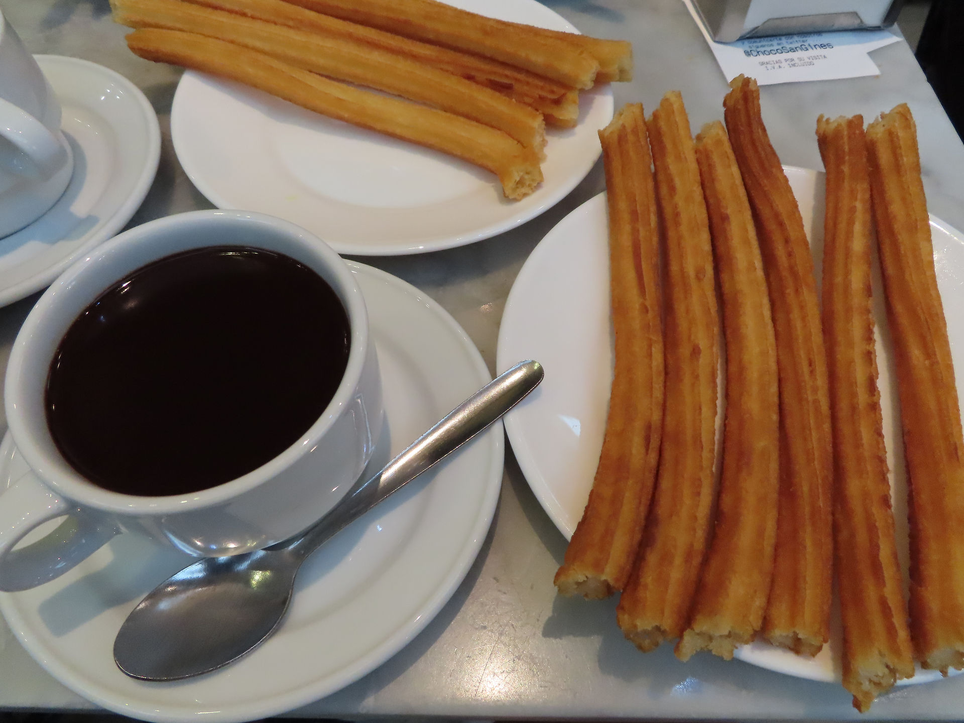 Churros y chocolate at Chocolatería San Ginés