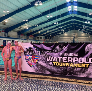 Estudiantes de 2026 ganan plata en torneo de waterpolo