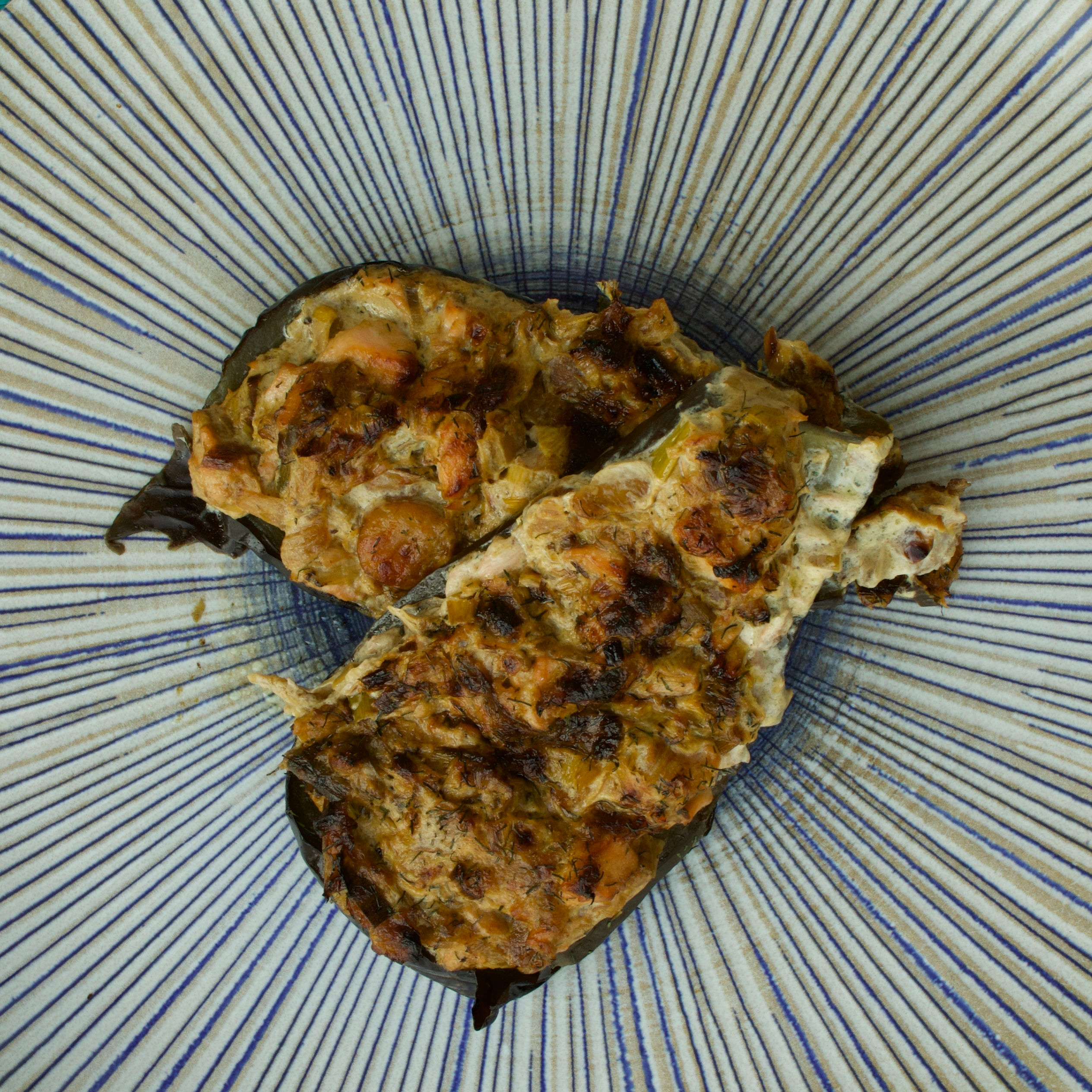 Albergínia farcida de salmó i gambes