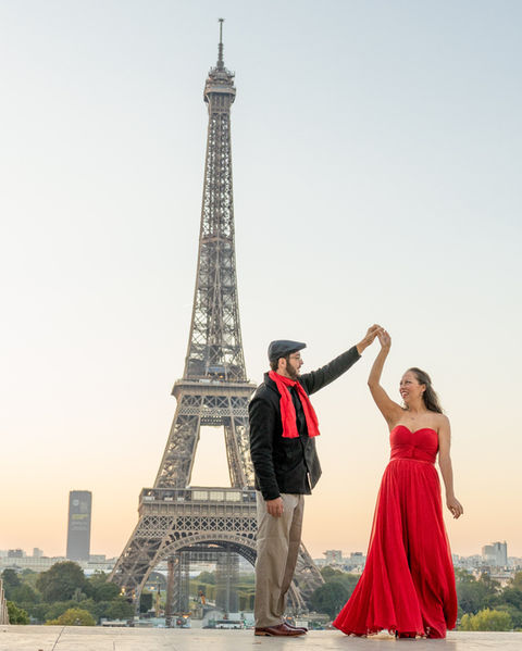 Couple on a Paris photoshoot