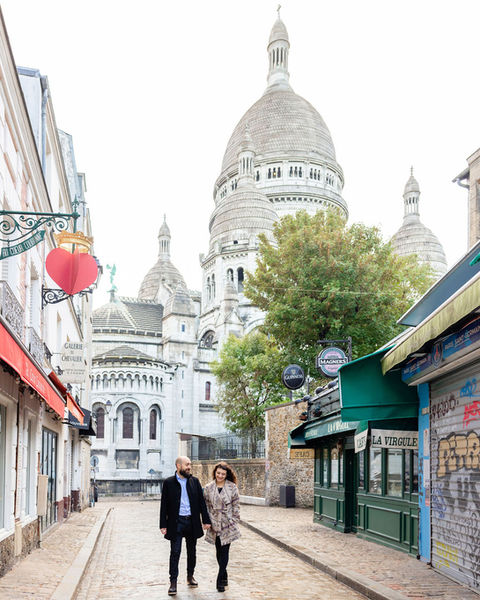 Couple on a Paris photoshoot