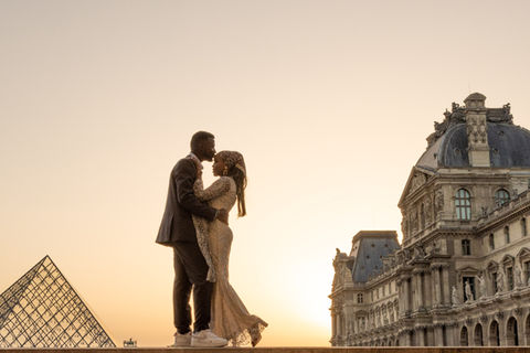 Couple on a Paris photoshoot