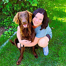 Therapiehund Atreju mit Hundeführerin und Hundetrainerin Alex Sieber