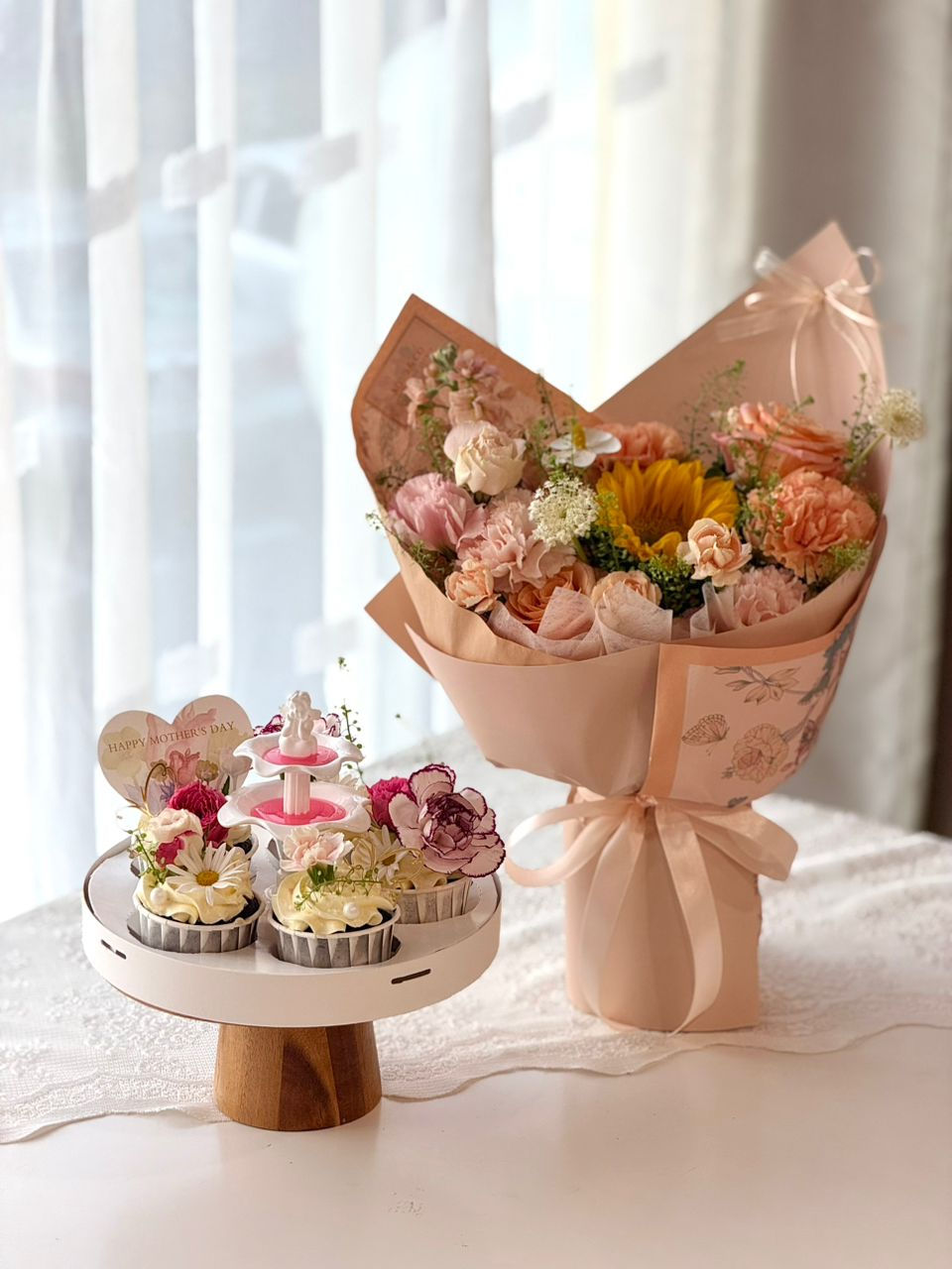 Thumbnail: Flower Fountain Cupcake Box Package