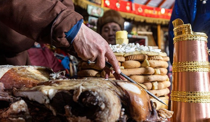 Mongolian lunar new year eating customs