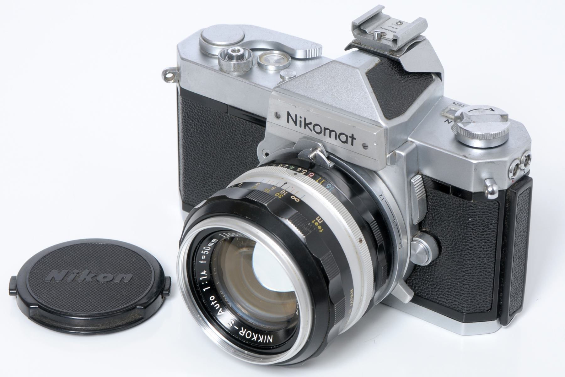 Nikon Nikomat FTN Nikkor-S Auto 50/1.4つき