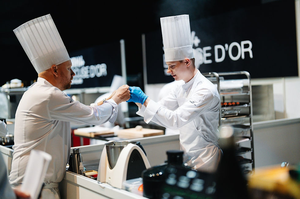 Suomen Bocuse d'Or -joukkueen valmentaja Mikko Kaukonen ja assistentti Niilo Suominen. Kuva: Bocuse d’Or Academy Finland ry / Santeri Stenvall.