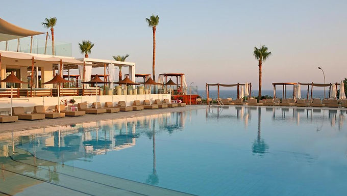 Compact and efficient training base.
Football facilities:
1 natural grass training pitch – 3 km (bus transfer)
Additional facilities:
Indoor & outdoor pools
Gym, sauna, steam room
Tennis & padel courts
Beach access – 100m walking