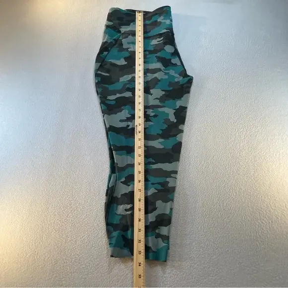Thumbnail: Lululemon Camo Base Pace High Rise Crop Size 18 Style# W6BR5S
