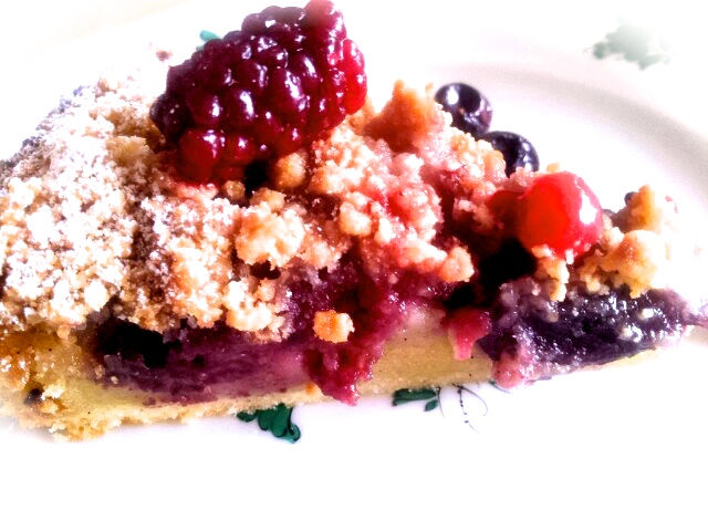 お菓子　ベリーのタルト