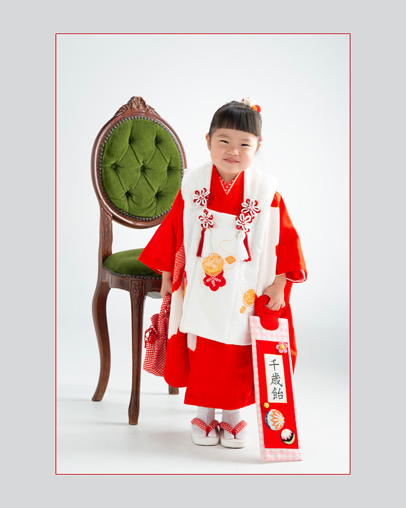 笑顔が 愛らしいね。嬉しい七五三の初着物