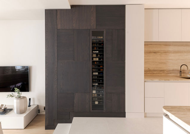 maatwerk wijnkast in wijnkamer grachtenpand gouda