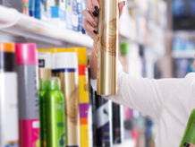 "sans" interdit sur les emballages des cosmétiques