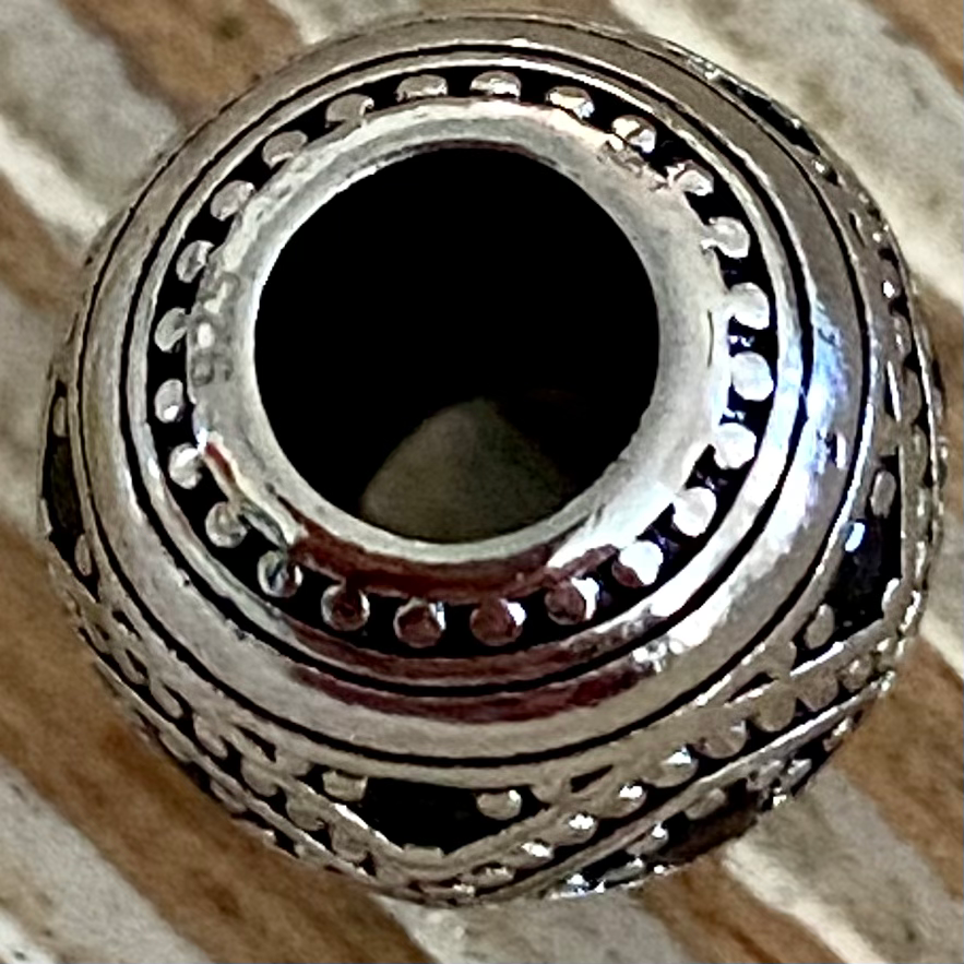 Thumbnail: Shungite And Sterling Silver Bead "Love Knot" Bracelet