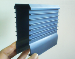 アルミ押し出し成型