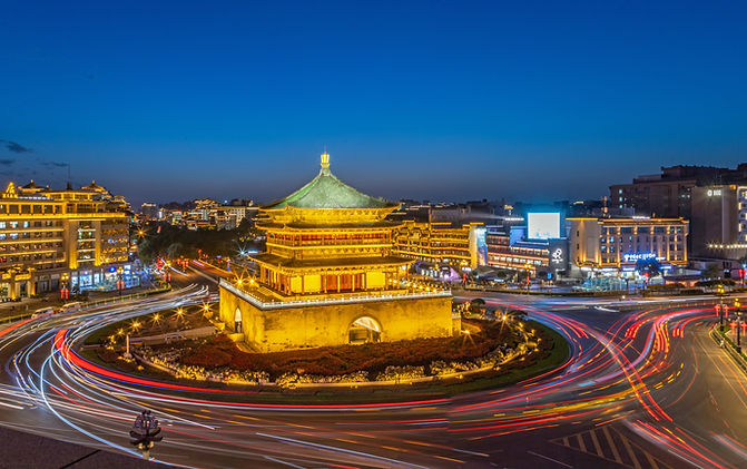 摄图网_501791767_夜色下的西安地标钟楼环岛车流(企业商用) (1).jpg