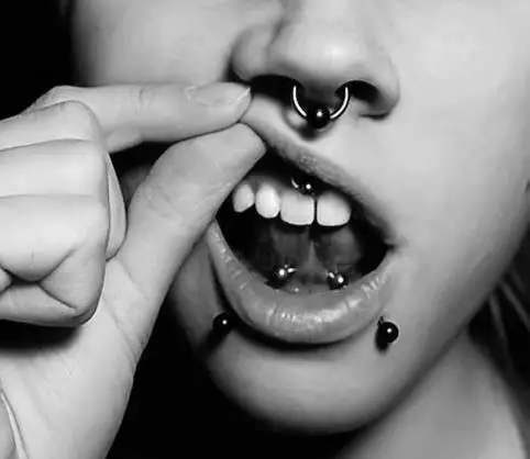 Body piercing course