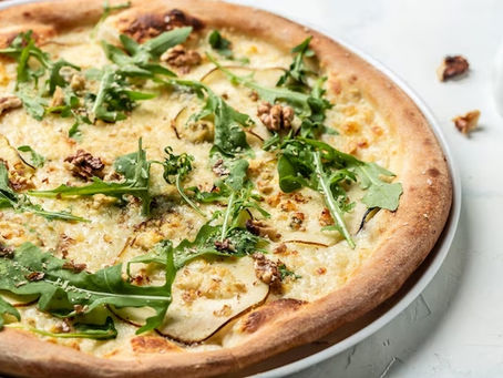 Pizza de Queso Azul y Pera Caramelizada: Una Combinación Dulce-Salada Deliciosa