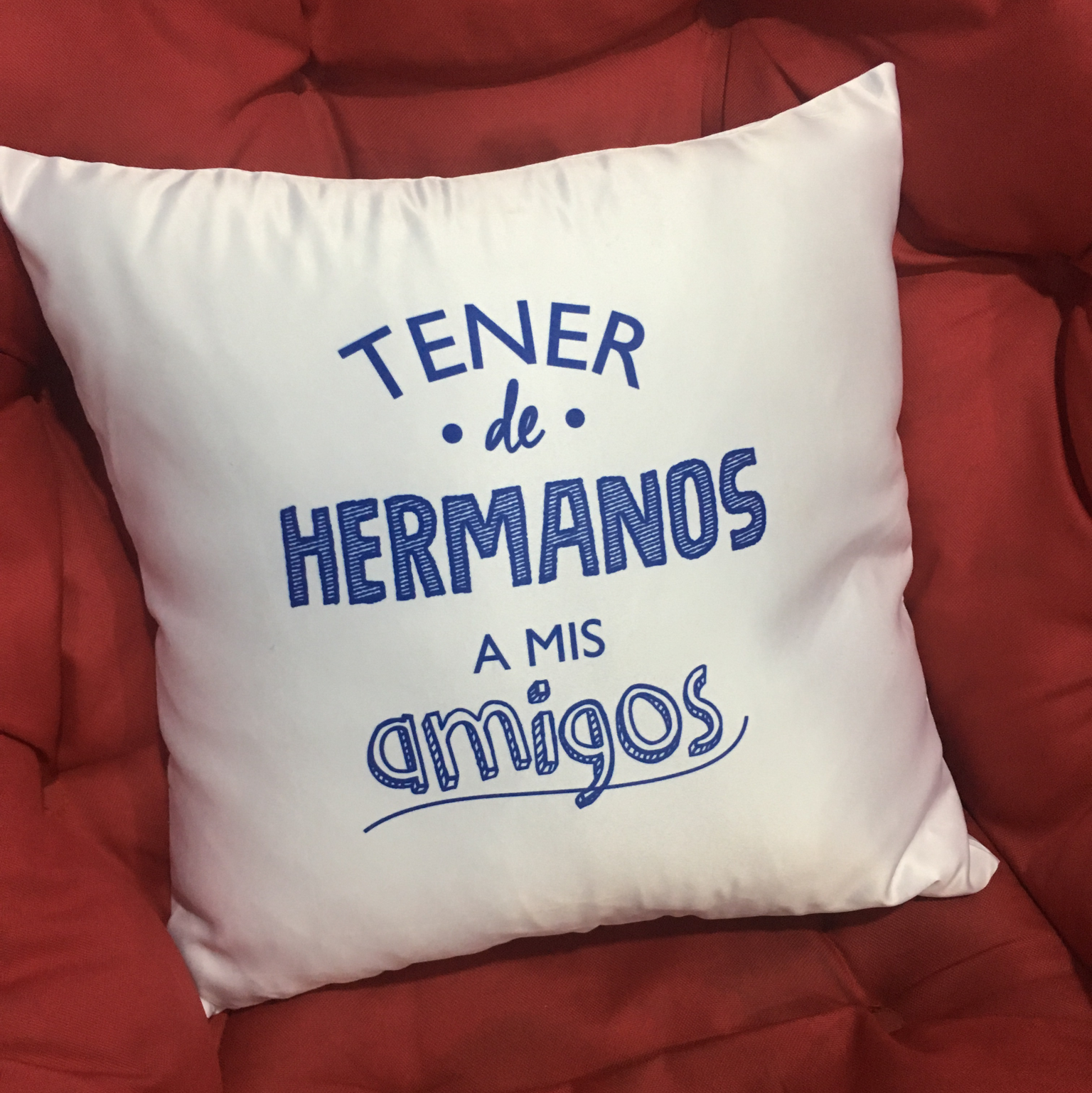 Almohadón Tener de hermanos a mis amigos