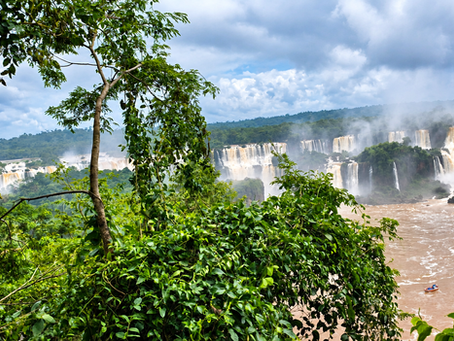 Vista das Cataratas do Iguaçu pelo lado brasileiro, em Foz do Iguaçu, Paraná.