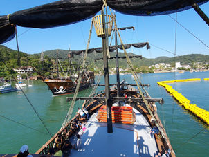Balneário Camboriú-SC :- Passeio Barco Pirata