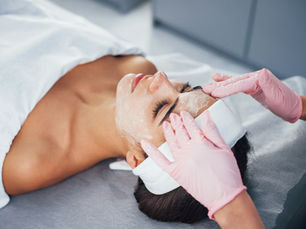 Full Face Refresh Timeline & Aftercare: Week-by-Week Guide and Downtime Plan