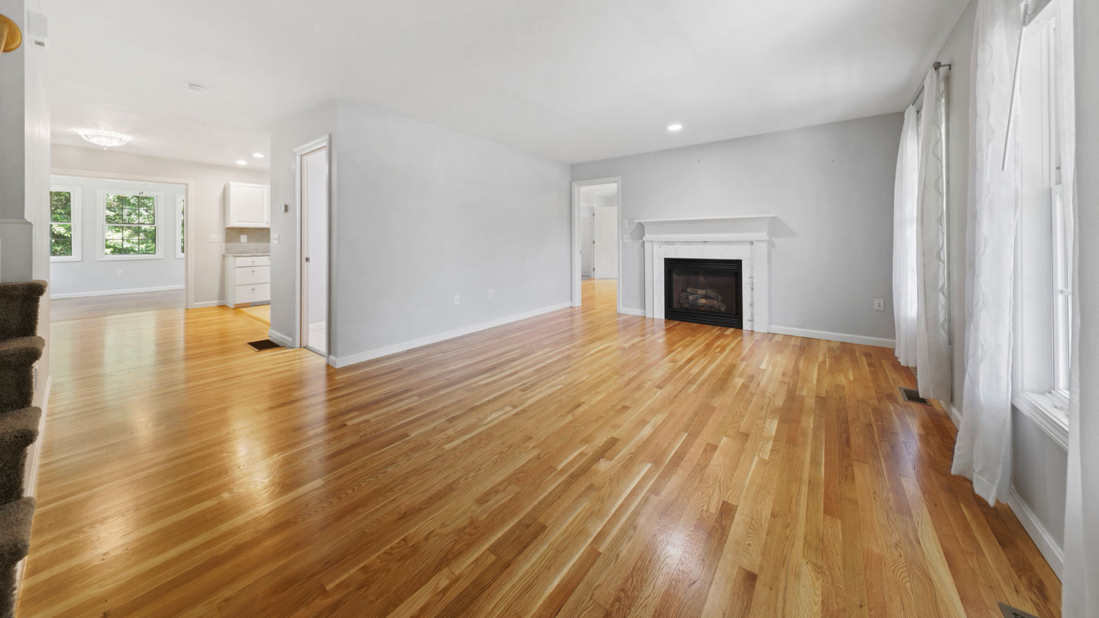 Professional Custom MLS HDR Real Estate Imagery Services - Home Family Room