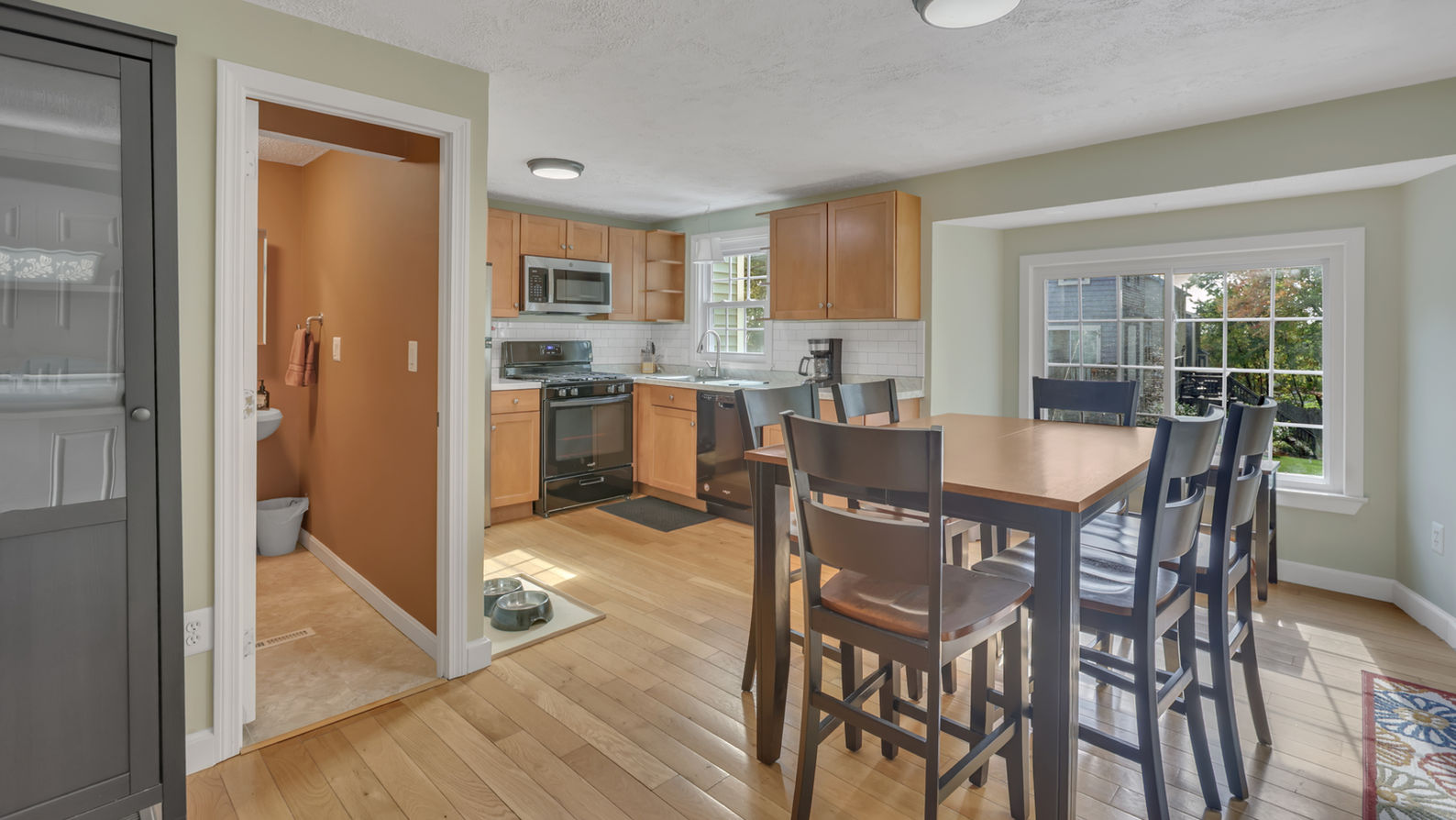 Professional Custom MLS HDR Real Estate Imagery Services - Home Family Kitchen