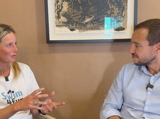 Coach Bibiana no podcast “De Costas para a Plateia”: uma conversa sobre coragem, águas abertas e empreendedorismo