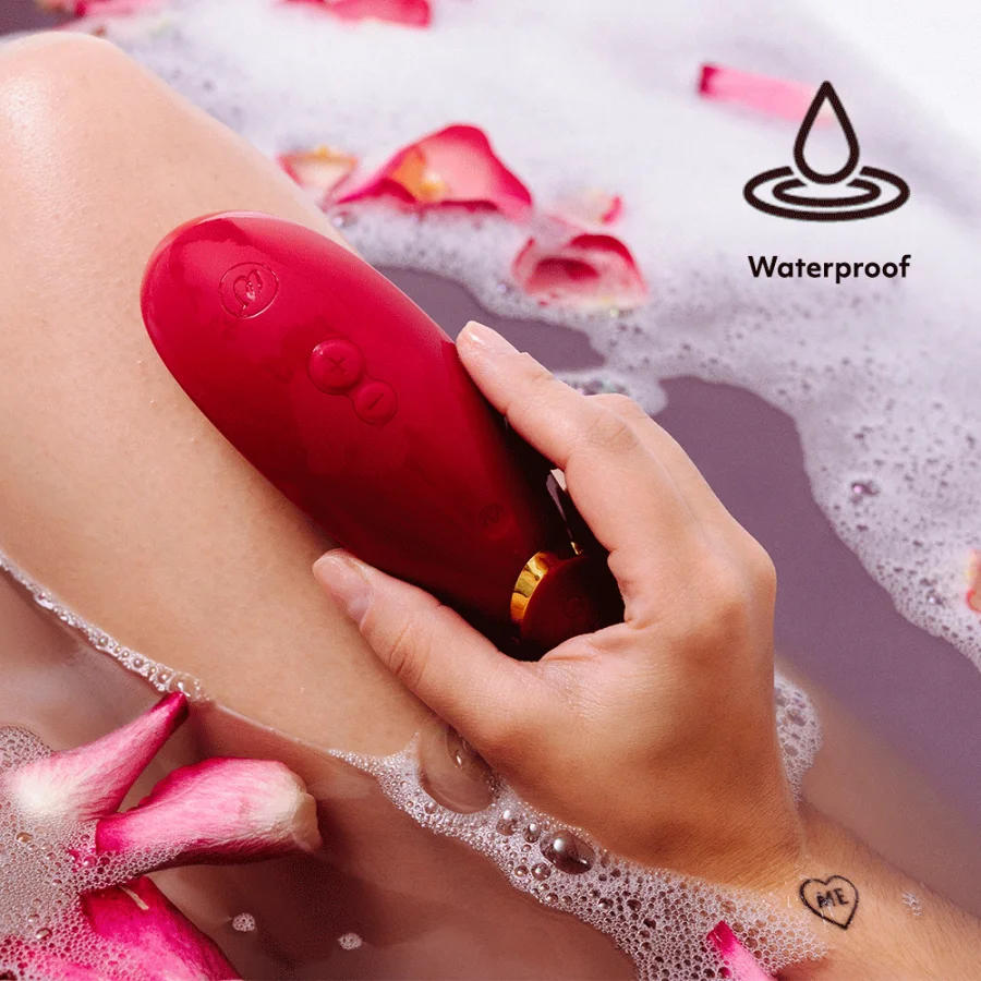 Le Womanizer rouge un design de très haute qualité pour des orgasmes puissants