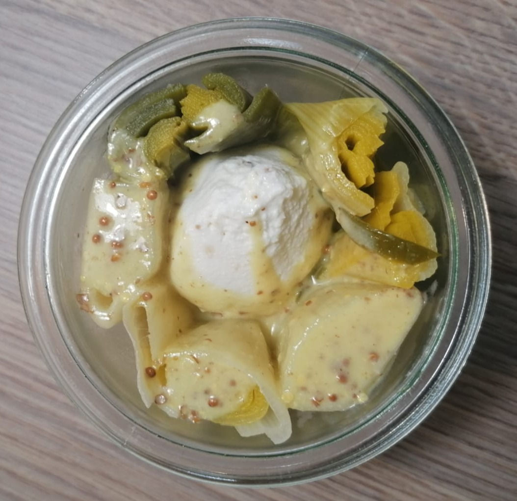 Poireaux, crème de ricotta et noisettes (dont 1 € de consigne)