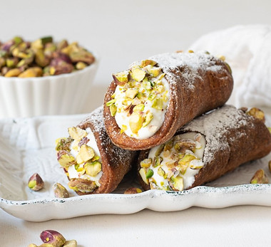 cannoli-o-cannolo-en-el-plato.jpg