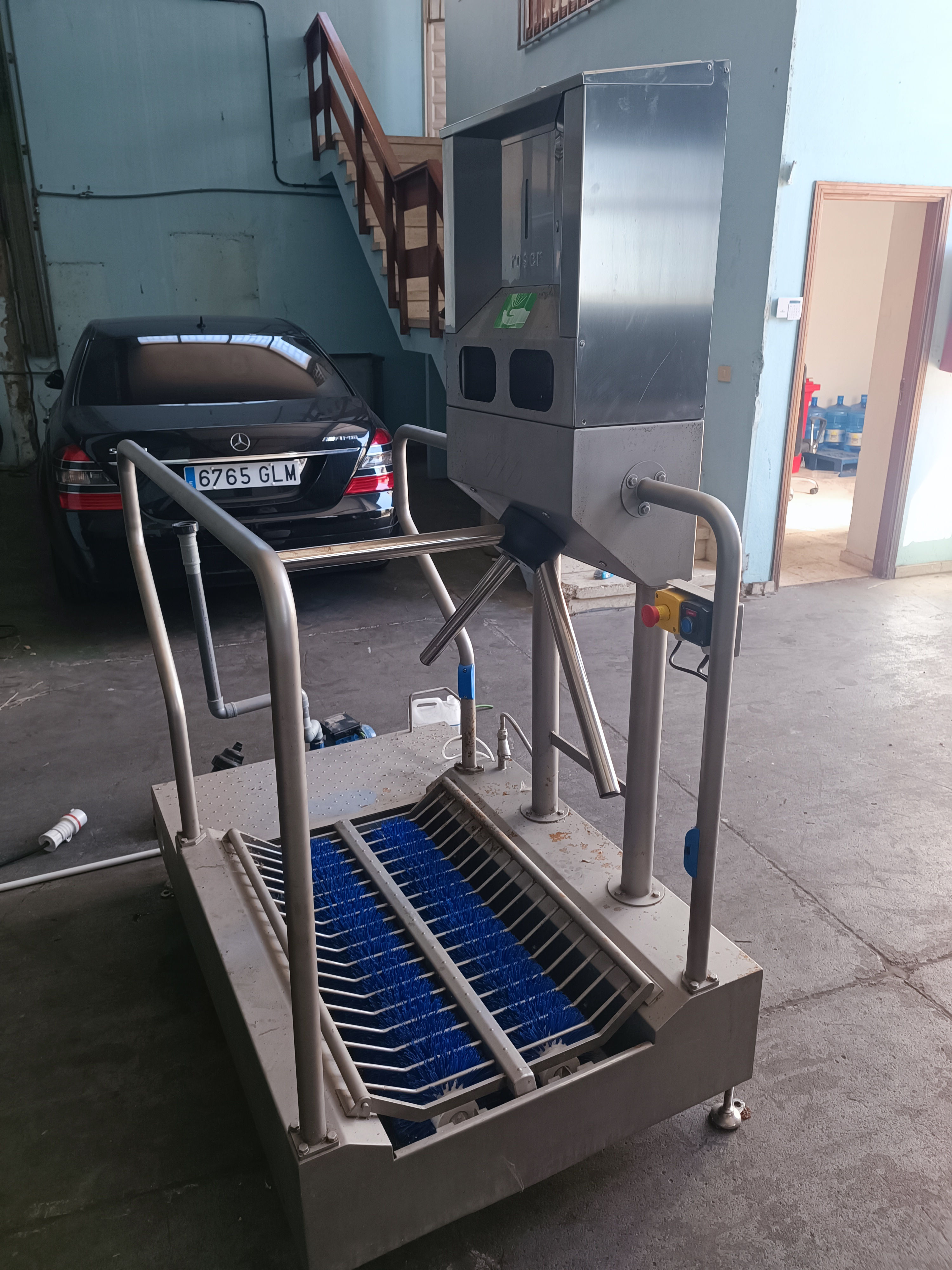 Desinfección de manos y pies Roser