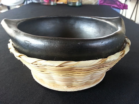 CAZUELA DE BARRO CON CANASTILLA faraoneventos