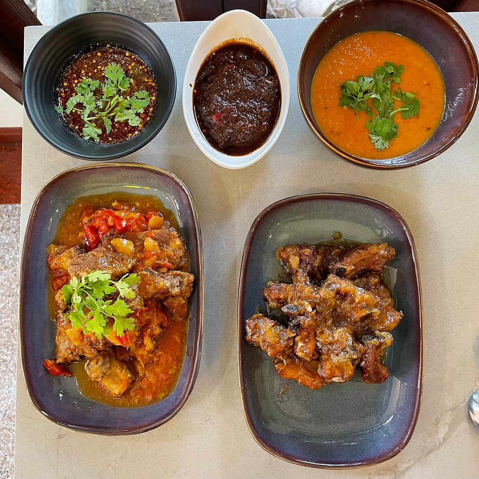 Plats thaïlandais exposant l’artisanat et l’authenticité appris à Koh Samui.