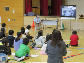 3校を結ぶ遠隔学習(4年生)