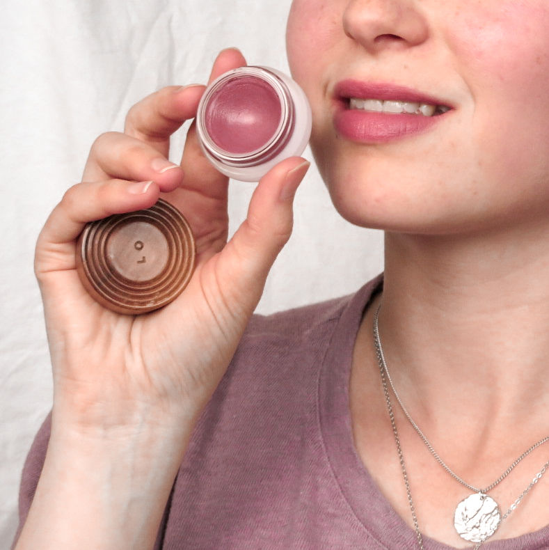 Bridge of Life studio, Bridge of Life, Lo Care, Tess, review, lipstick, lippenstift, balsem, balm, lippenbalsem, lipbalm, zero waste, low waste, makeup, make-up