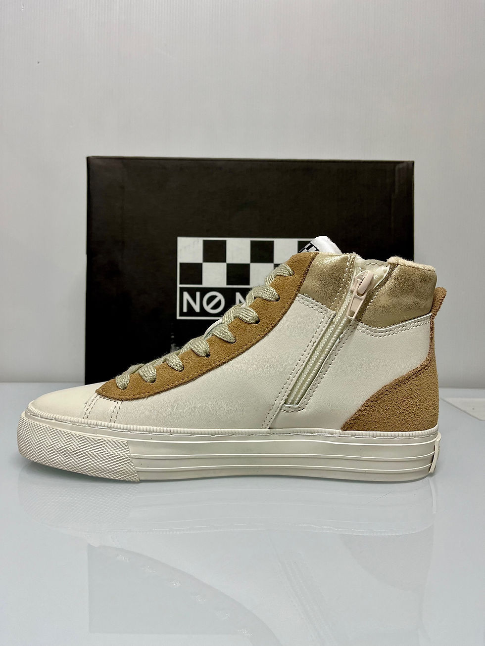 Miniature : Basket Cuir No Name Strike T37