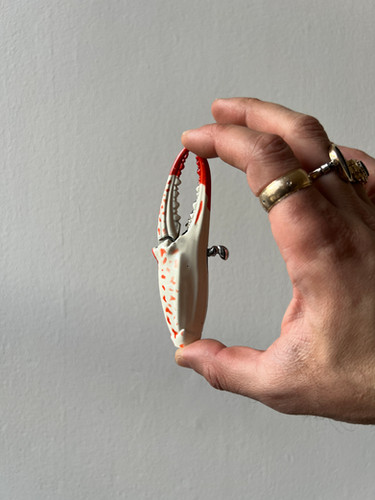 KW CRAB CLAW LIGHTER | Cure Thrift