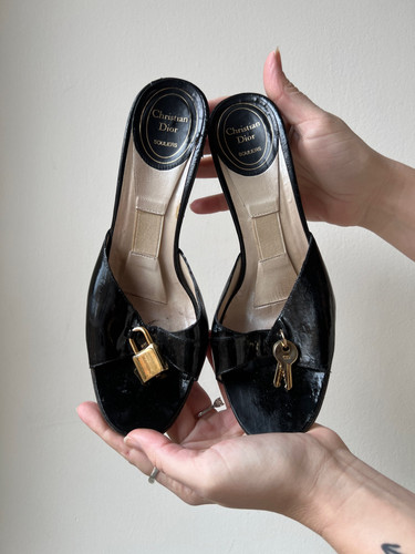 Y2K CHRISTIAN DIOR LOCK & KEY BLACK PATENT LEATHER STILETTO
