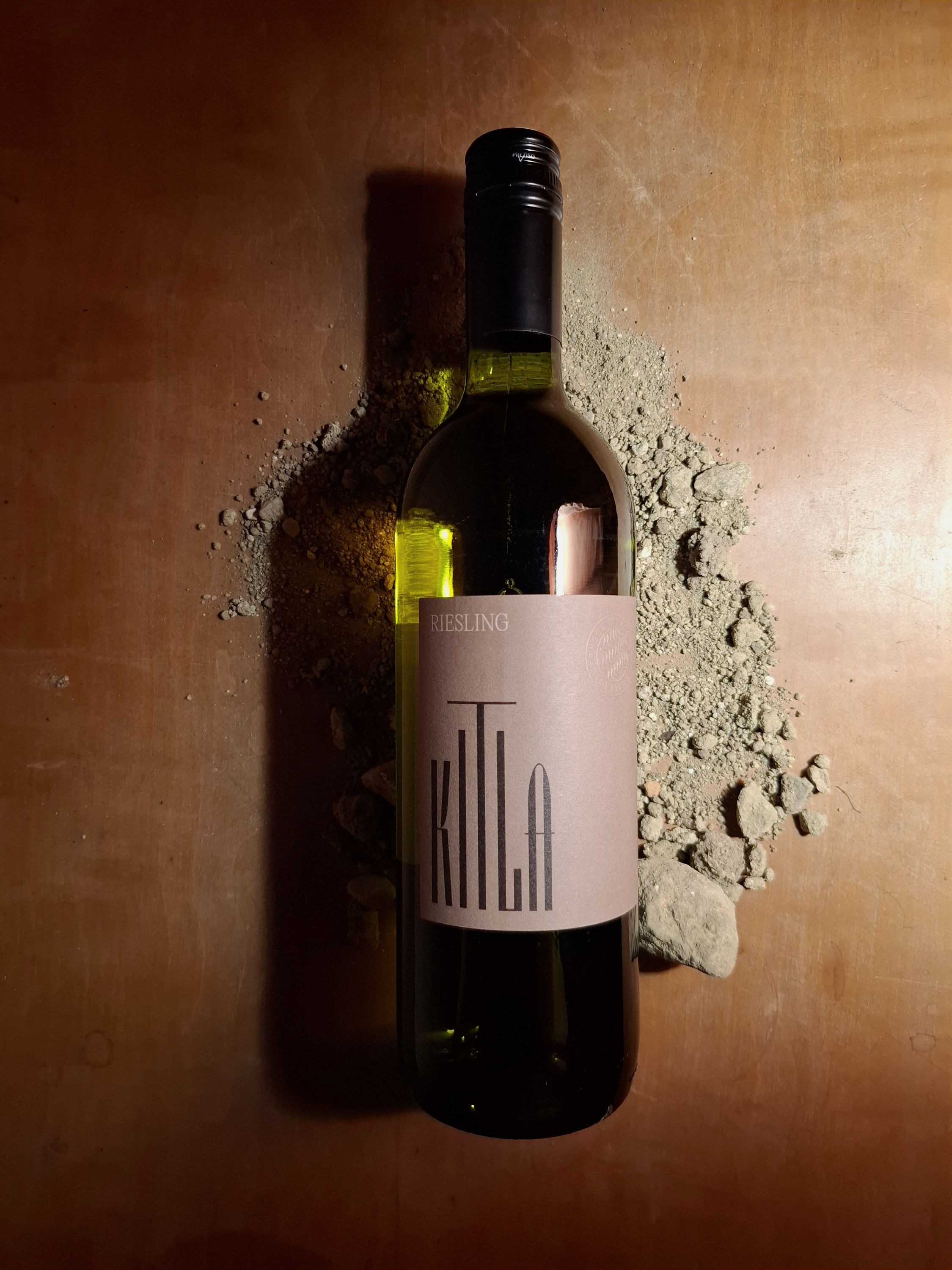 Riesling - Weißwein vom Weingut Kitla mit Etikett frontal